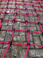 Kletternetz aus Ø 16 mm Herkulestau, # 350 mm Maschenweite mit Kugelknoten